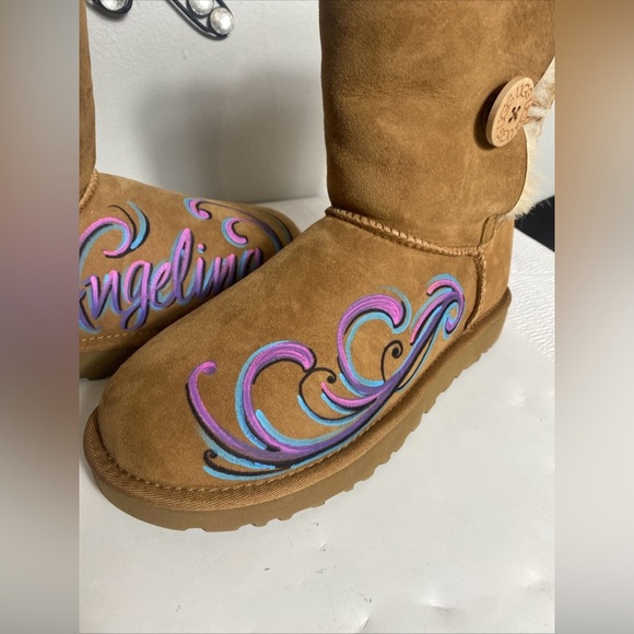 UGG Australia Boots ID#F260171 size 7 - Picture 2 of 9